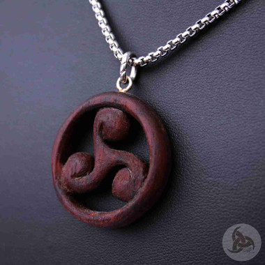 Ocelový náhrdelník - Přívěsek Triskelion (Padouk) 01 + Řetízek Rings
